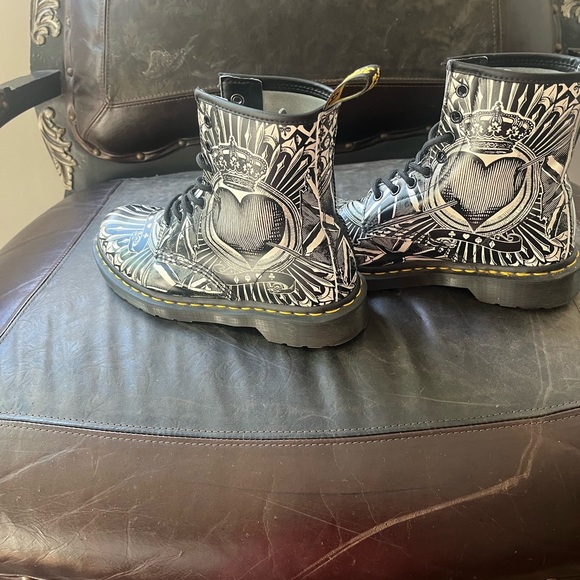 Dr. Martens 1460 Egret Playing Card boot, UK 5/US women’s 7.  LIKE NEW! - Picture 4 of 10